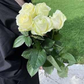 Букет из 5 белых роз (70 см) в Орехово-Зуево