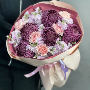 Букет "Софи" из хризантем Бигоуди, диантусов и ароматных маттиол в Орехово-Зуево