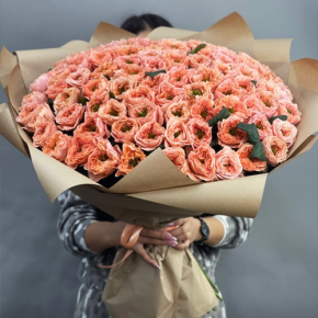 Букет "Персик" из 101 махровой розы Риджентс парк (60 см) в Орехово-Зуево