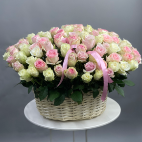 Композиция в корзине из 101 кенийской розы пастельный микс (40 см) в Орехово-Зуево