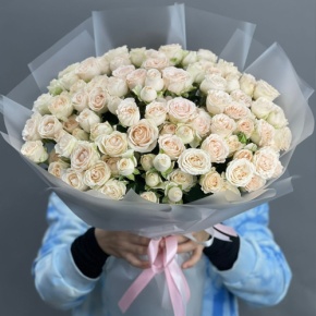 Букет из 35 кремовых кустовых роз (50 см) в Орехово-Зуево