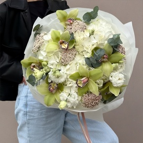 Букет "Эдем" из гортензии, орхидей, эустом, эвкалипта и озатамнуса в Орехово-Зуево
