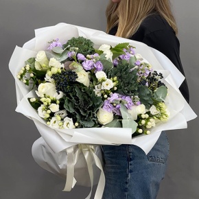 Букет "Ночное рандеву" из брассики, ягод вибирнума, роз, эустом, ароматных маттиол и гиперикума в Орехово-Зуево