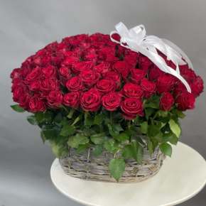 Композиция в корзине из 101 красной розы в Орехово-Зуево