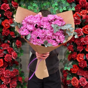 Букет  "Гармония" из 7 хризантем с эвкалиптом в Орехово-Зуево