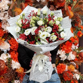 Букет "Рябиновый" из ягод калины и эустом в Орехово-Зуево
