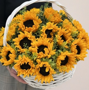 Композиция в корзине из 29 подсолнухов в Орехово-Зуево