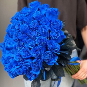 Букет из 51 синей розы Эквадор под ленту (70 см) в Орехово-Зуево