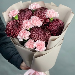 Букет из хризантем Бигоуди и розовых диантусов в Орехово-Зуево
