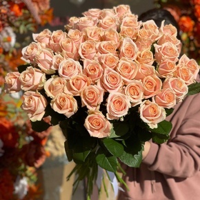 Букет из 51 персиковой розы (60 см) в Орехово-Зуево