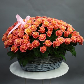 Композиция в корзине из 101 розы Мисс Пигги (50 см) в Орехово-Зуево