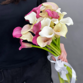 Букет из 21 каллы микс в Орехово-Зуево