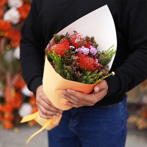 Букет "Капс" из лейко и экзотики в Орехово-Зуево