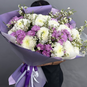 Букет "Лола" из хризантем Магнум, хамелациума и кустовых хризантем в Орехово-Зуево