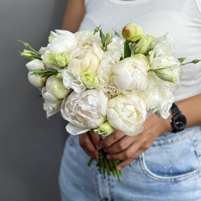 Свадебный букет из эустом и пионов в Орехово-Зуево