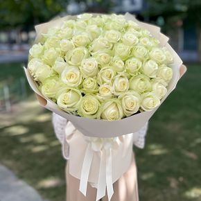 Букет "Манталь" из 51 белой розы (60 см) в Орехово-Зуево