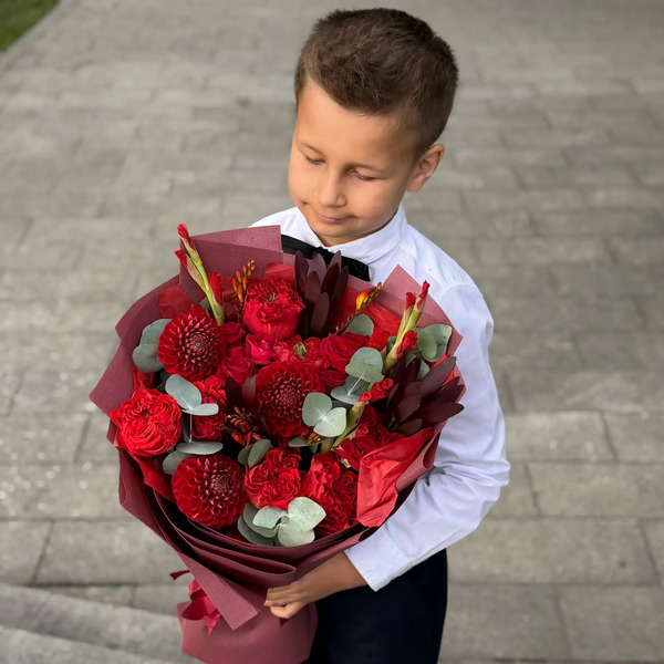 Букет с георгинами, розами и леукадендроном в Орехово-Зуево