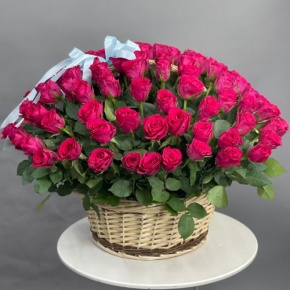 Композиция в корзине из 151 малиновой розы в Орехово-Зуево
