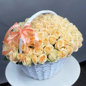 Композиция в корзине из 101 розы Аваланж (50 см) в Орехово-Зуево