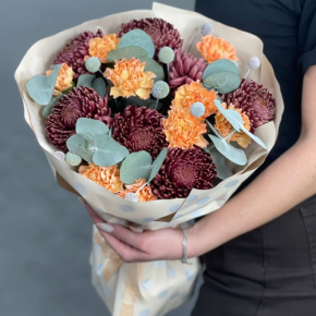 Букет "Персиковый раф" из хризантем Бигоуди, краспедии и диантусов в Орехово-Зуево