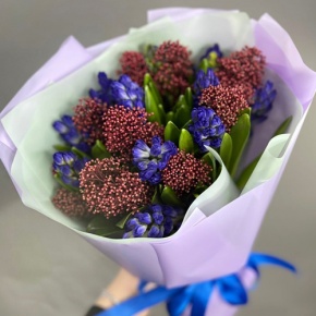Букет "Твой яркий день" из гиацинтов и скиммии в Орехово-Зуево