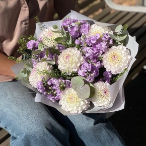 Букет "Совершенство" из георгин и ароматных маттиол в Орехово-Зуево