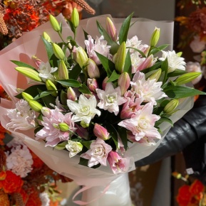 Букет из 11 ароматных пионовидных лилий в Орехово-Зуево