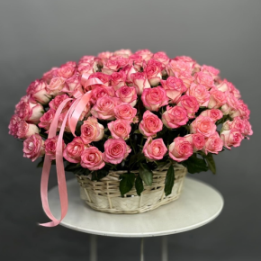 Композиция в корзине из 101 розы Джумилия в Орехово-Зуево