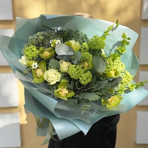 Букет "Виват" из Голландской гортензии, ягод вибирнума, орхидей, роз, брассики и орнитогалума  в Орехово-Зуево