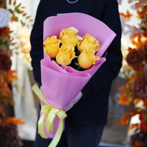 Букет "Еллоу" из 5 ярких роз (70 см) в Орехово-Зуево