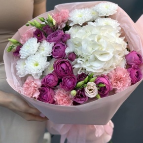 Букет "Вуаль" из хризантемы, кустовых пионовидных роз Мисти Баблз, диантусов, Голландской гортензии и эустом в Орехово-Зуево