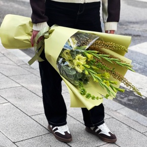 Букет "Нирвана" из гладиолусов, молюцеллы и эремуруса в Орехово-Зуево