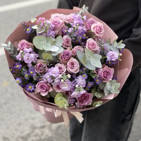 Букет "Хрустальный" из роз, астера и ароматных маттиол в Орехово-Зуево