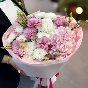 Букет "Табу" из хризантемы, Голландской гортензии и эустомы в Орехово-Зуево