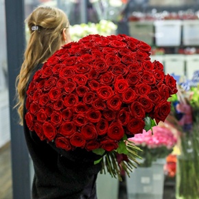 Букет 101 красная роза Ред Наоми (60 см) в Орехово-Зуево