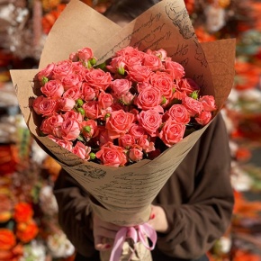 Букет из 15 кустовых коралловых роз (50 см) в Орехово-Зуево