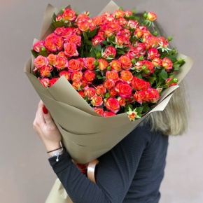 Букет "Сияние заката" из кустовых роз (70 см) в Орехово-Зуево