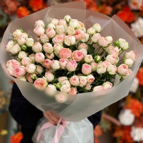 Букет из 35 нежных кустовых роз (40 см) в Орехово-Зуево