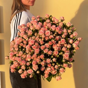 Букет из 39 нежных кустовых роз (70 см) в Орехово-Зуево