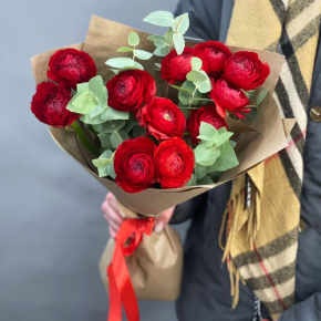 Букет из 11 ранункулюсов и эвкалипта в Орехово-Зуево