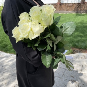 Букет из 9 белых роз (70 см) в Орехово-Зуево