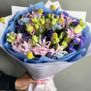 Букет "Загадка вечности" из гиацинтов, нерине, тюльпанов и оксипеталума в Орехово-Зуево