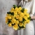 Букет из 25 лимонных роз с рускусом (40 см) в Орехово-Зуево