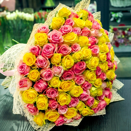 Букет из 101 розовой и лимонной розы (50 см) в Орехово-Зуево