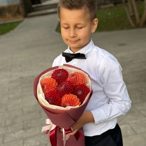 Букет из 7 сезонных георгин в Орехово-Зуево