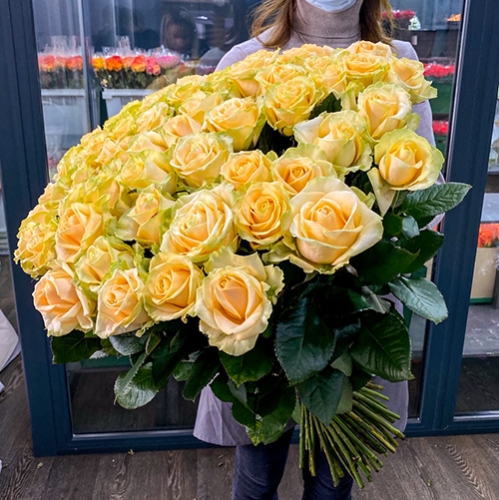 75 роз Аваланж (70 см) в Орехово-Зуево