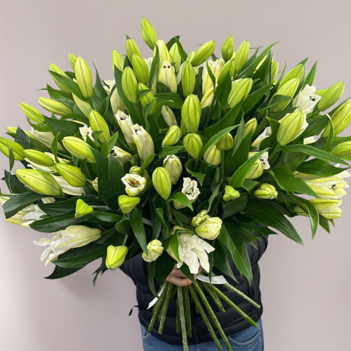 Объемный букет из 27 ароматных белых лилий в Орехово-Зуево