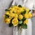 Букет из 25 лимонных роз с рускусом (40 см) в Орехово-Зуево