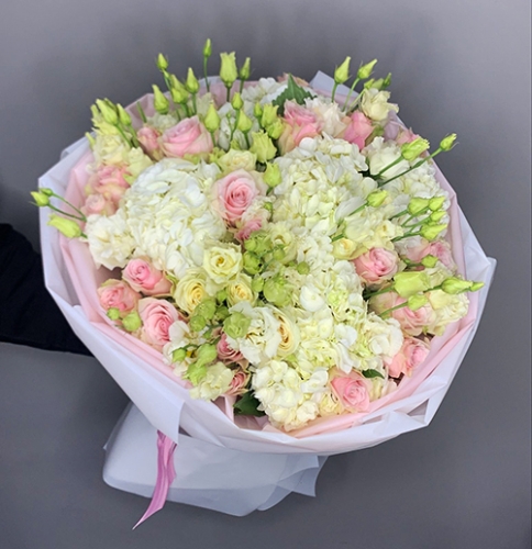 Букет "София" из гортензий, эустом и роз в Орехово-Зуево