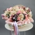 Композиция в корзине "Диодора" из французских роз Квиксенд, диантусов и кустовых пионовидных роз Бомбастик в Орехово-Зуево